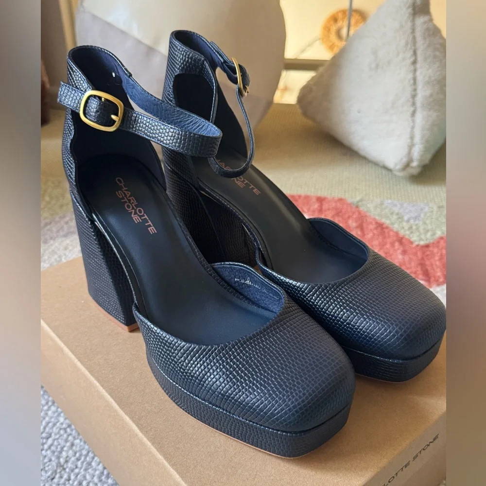 Charlotte Stone Fran platform heel in Navy texture leather Sz 10 never worn NIB